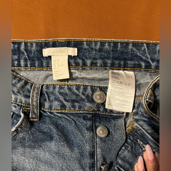 💥4/$20 H&M womens/juniors. Size 8 jeans. Worn twice. Great condition. - Picture 3 of 6
